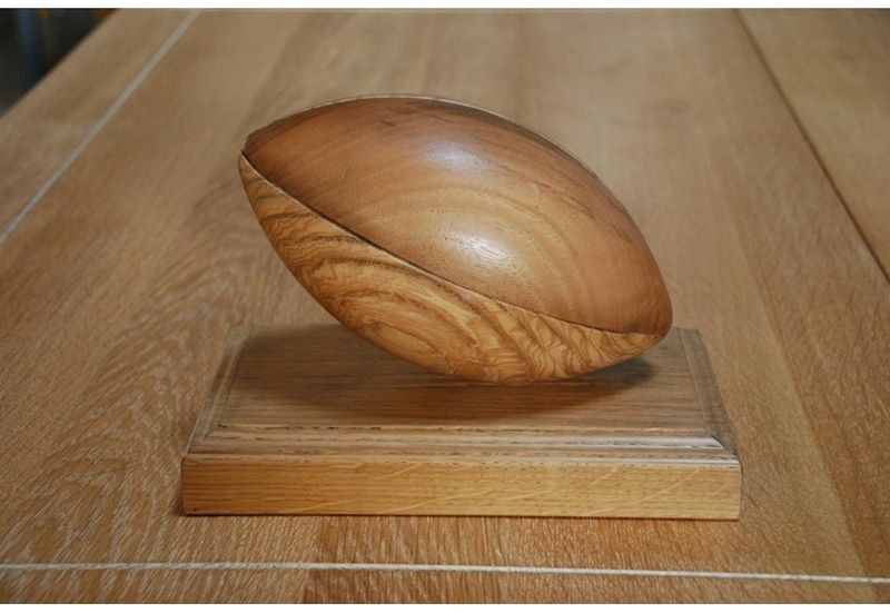 ballon de rugby en bois taille réelle fabriqué à Hagetmau